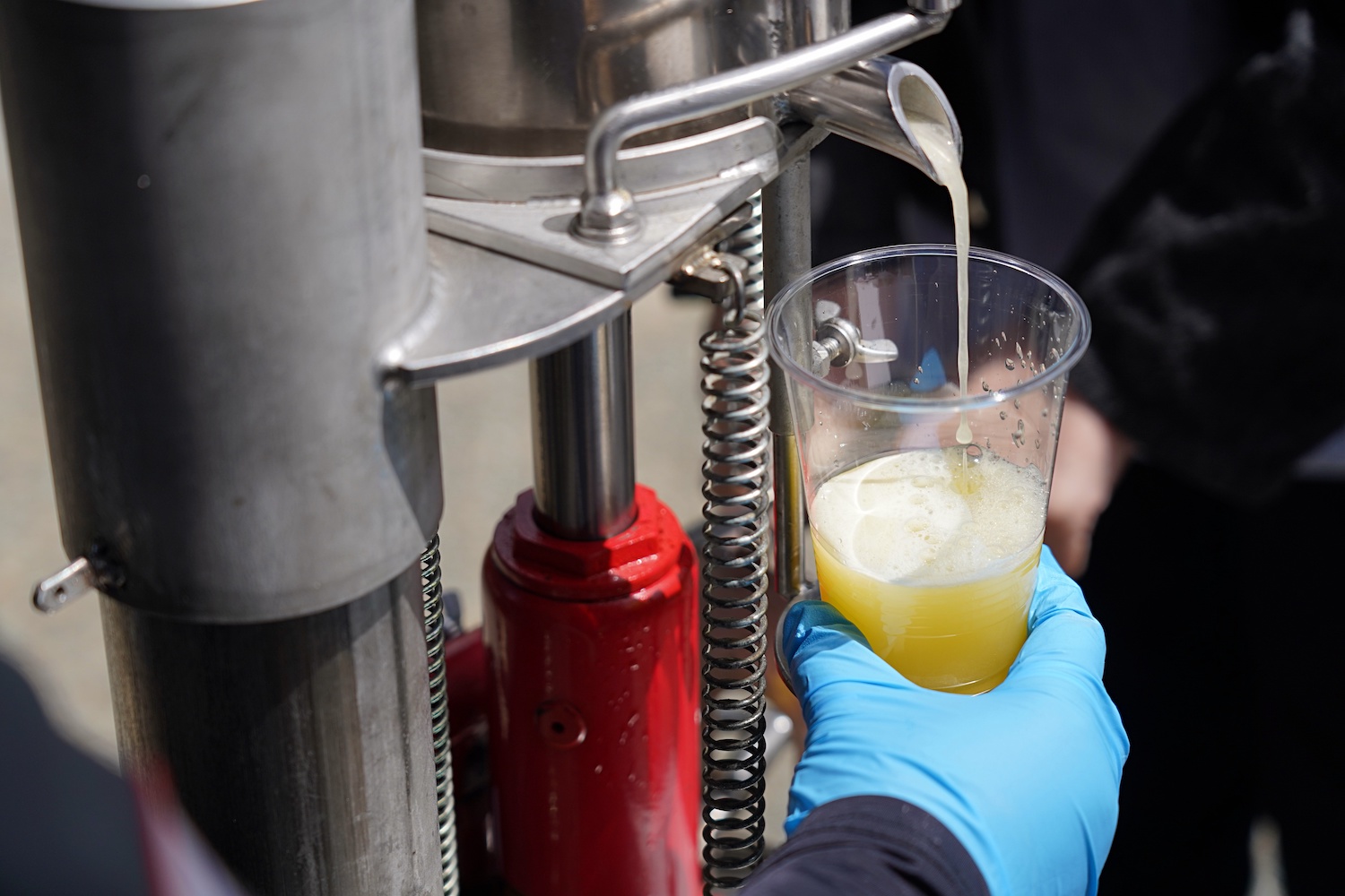 賞味期限10秒!雪りんご100%生しぼりジュース体験