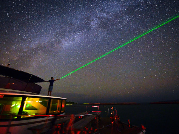【約1時間】星空保護区の夜空を船上から!三線ライブ付きティンガーラナイトクルーズ