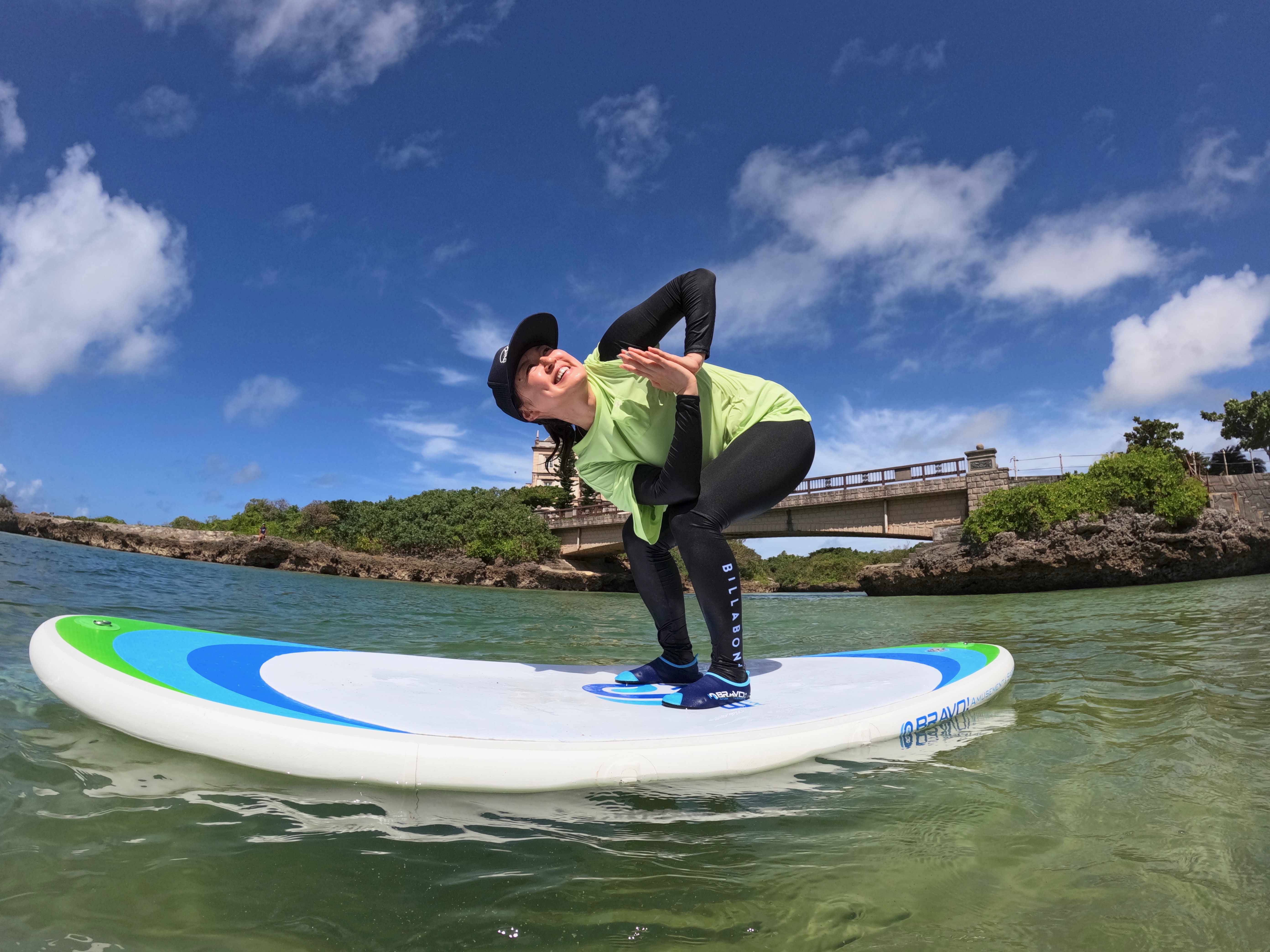 SUP YOGA】初めてでも楽しめる！海の上でココロとカラダを解き放つ