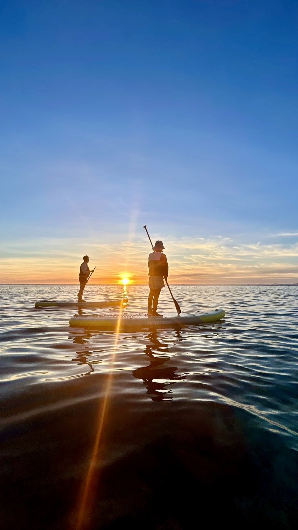 【感動体験No.1｜家族で安心】沖縄・恩納村｜4月〜11月ベストシーズン サンセットSUP｜希望ヶ丘ビーチ・名嘉真ビーチ開催｜絶景サンセット｜初心者参加率90%以上｜手ぶらOK（温水・冷水シャワー＆バスタオル無料）｜写真データ無制限無料【恩納村 ★ 希望ヶ丘 ビーチ★ 名嘉真ビーチ ★秘境ビーチでSunSet SUPツアー！】《温水シャワー・バスタオルレンタル無料》未経験OK♪ 