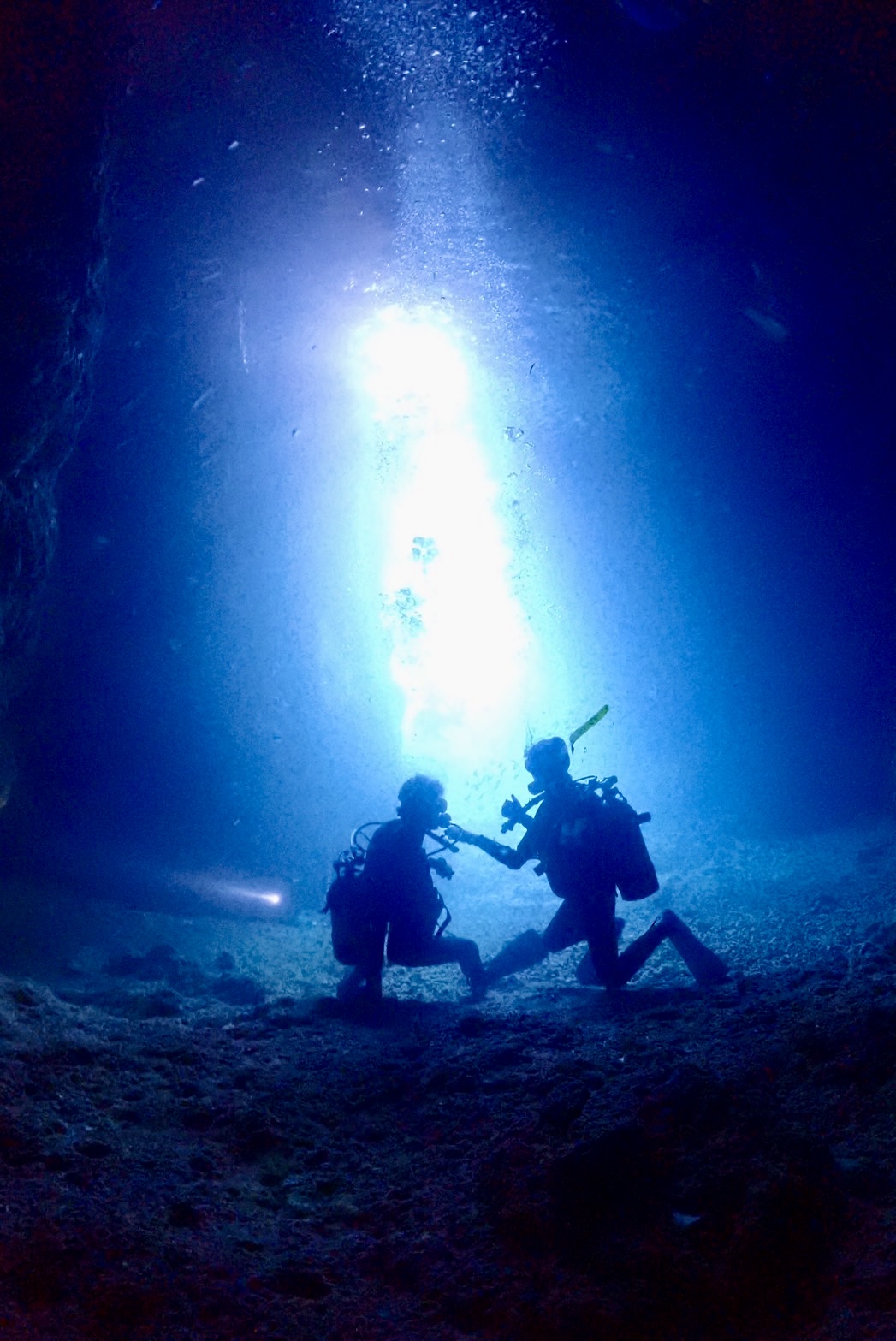 【青の洞窟ボート体験ダイビングツアー】《楽チン・安全なボートエントリー》《バスタオルレンタル ALLサービス》《ライセンス不要・未経験OK》