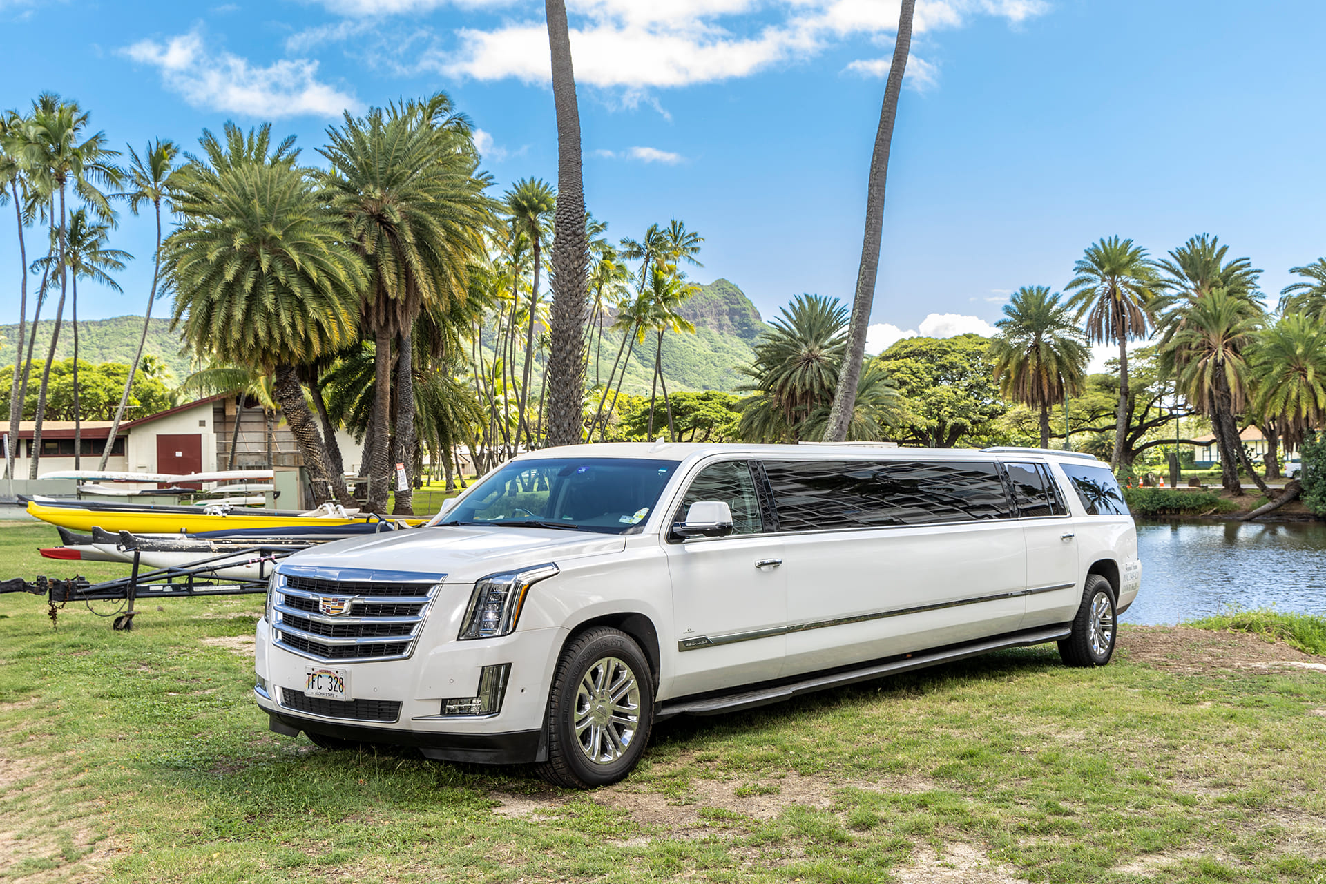 ハワイ オーダーメイド貸切チャーター | リムジンでプライベート観光・結婚式など特別な日の送迎（3時間から/最大12名）
