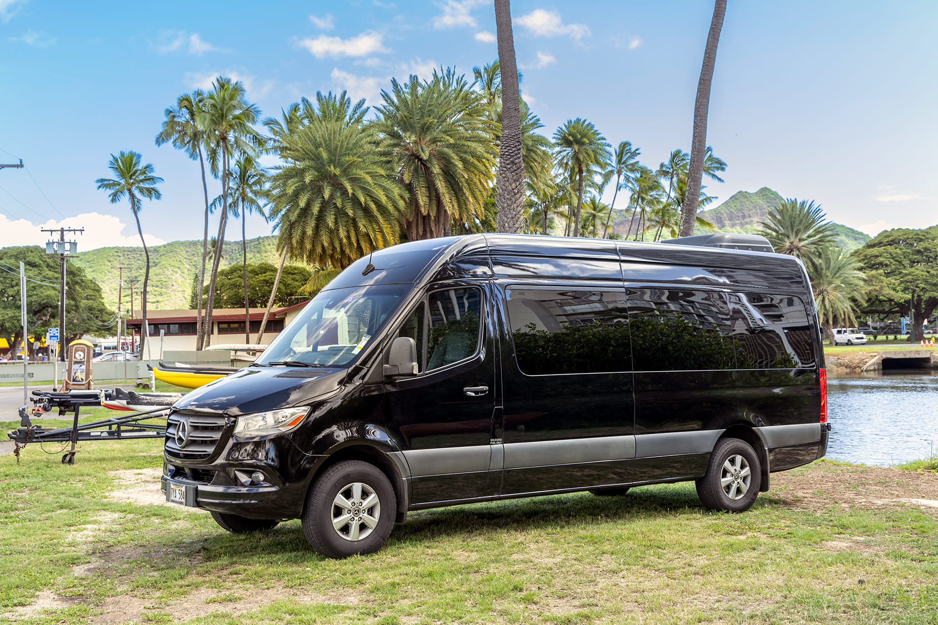ハワイ オーダーメイド貸切チャーター | ラグジュアリーバンで家族やグループでプライベート観光（最大13名）