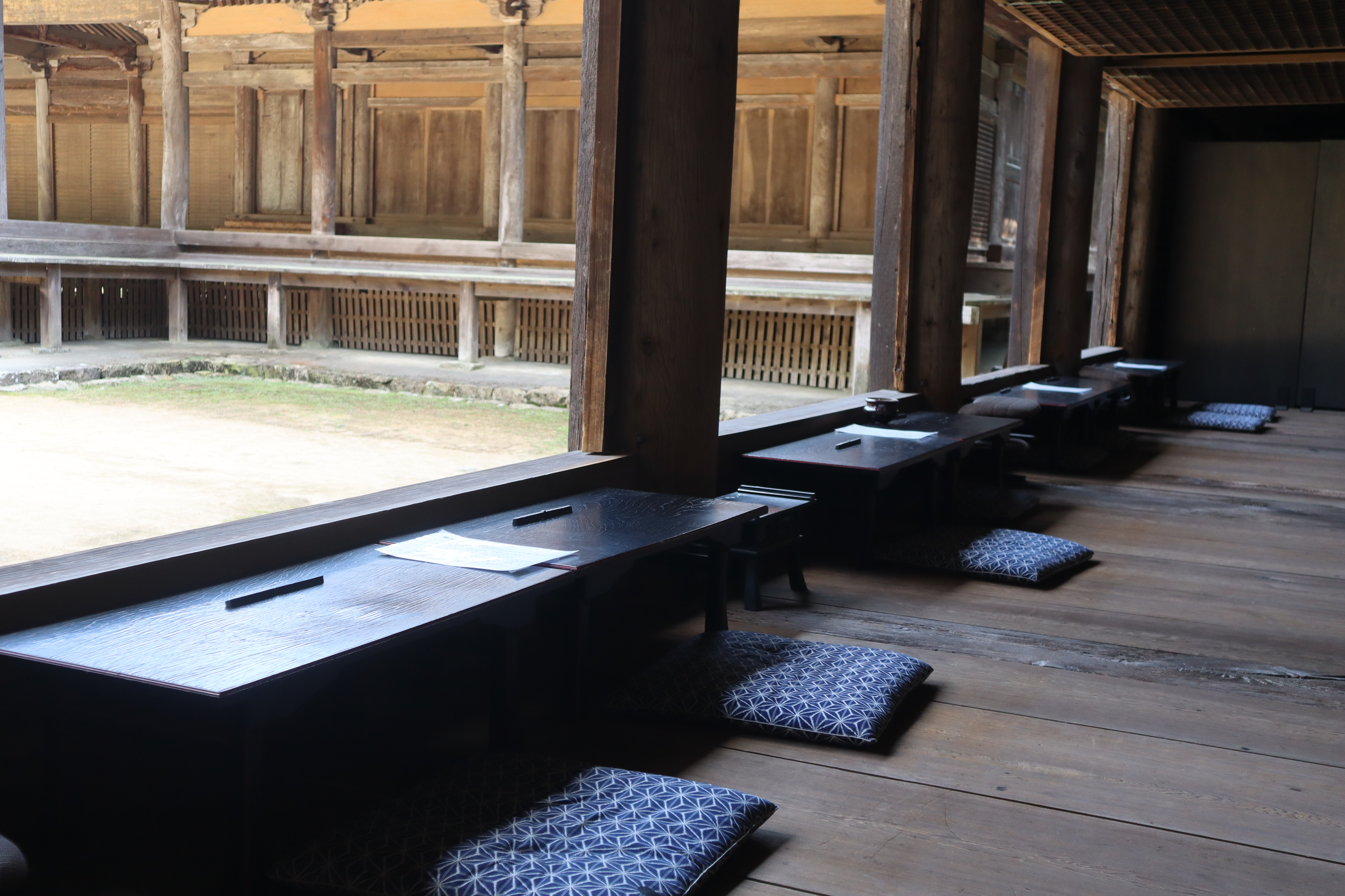 自然と歴史に包まれてヒーリング」 ―書寫山圓教寺・般若心経体験