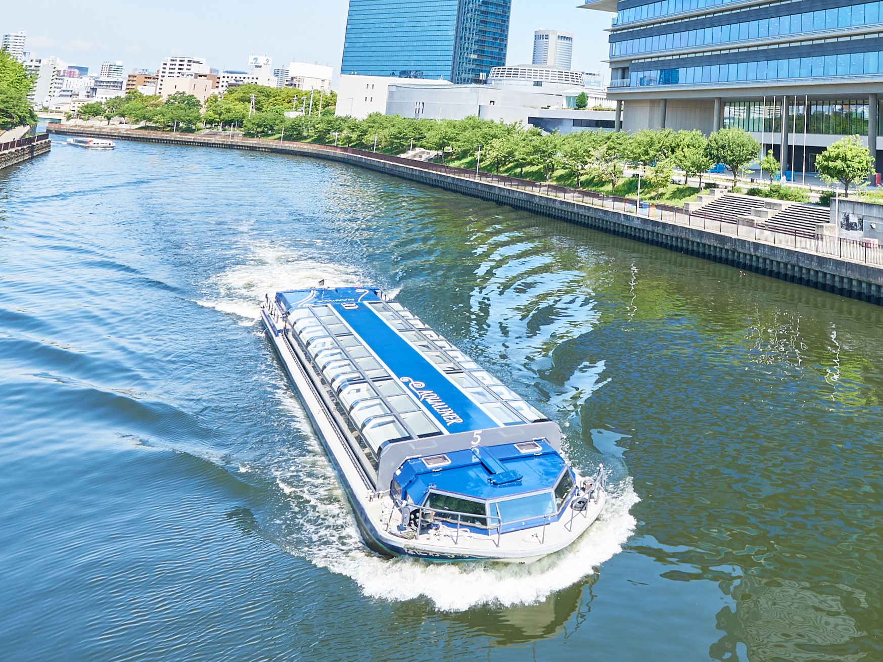 Aqua mini Osaka Castle Cherry Blossom Viewing Cruise |