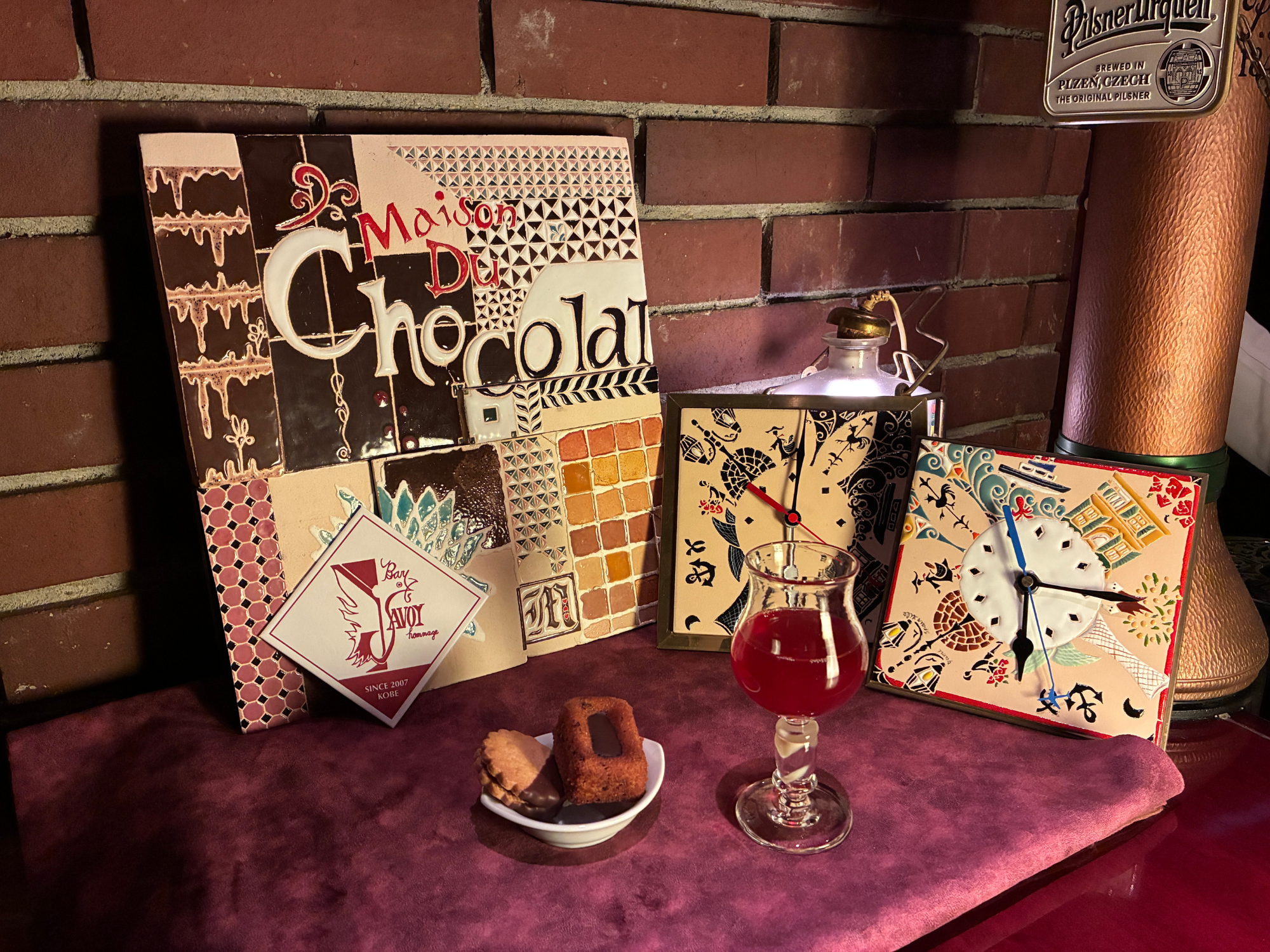 【#チョコの街KOBE】 この日限りのチョコレート×特別カクテル バー体験 ～SAVOY hommageの店内が、スペインタイルに彩られる特別な空間で味わう一杯～