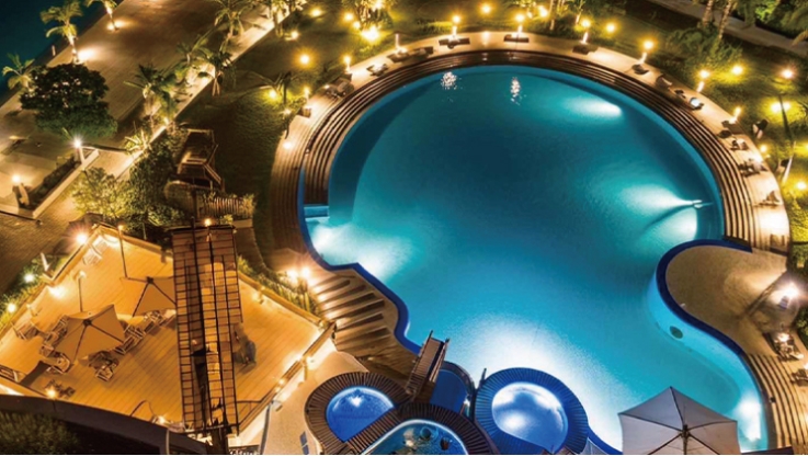 [visitor] night pool 