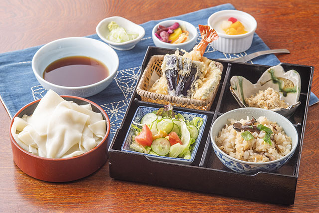 横浜発　群馬 宝徳寺『夏の床もみじ』＆風鈴まつり～いちごスイーツビュッフェと群馬名物ひもかわうどん付♪～